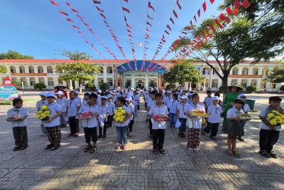 BUỔI HOẠT ĐÔNG NGOẠI KHÓA CỦA HỌC SINH KHỐI LỚP 3 TRƯỜNG TIỂU HỌC YÊN ĐỒNG XÃ ĐỒNG THÁI